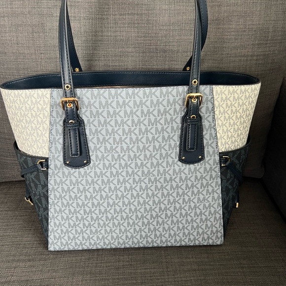 NWT MICHAEL KORS VOYAGER EW TOTE HANDBAG - Picture 9 of 10